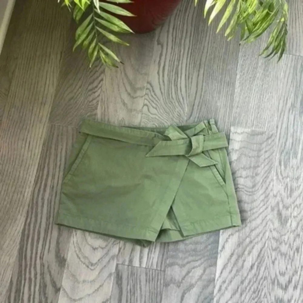 Vineyard Vines Explorer Cross Over Skort Pockets
TieWaist Green Size 00 EUC